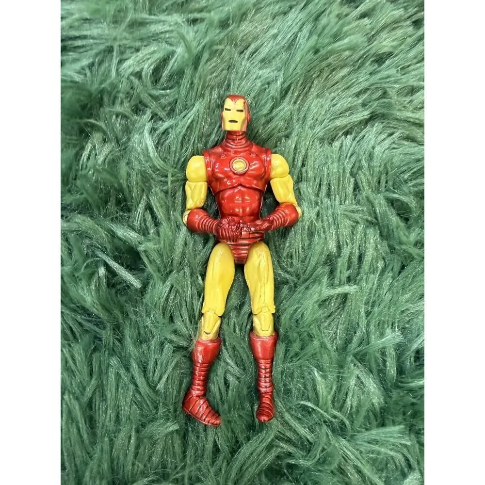 Hasbro Marvel Iron Man Action Figure 2009 Red Gold Yellow 4.5